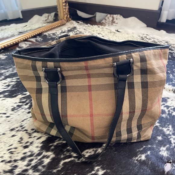 Burberry Tote - Picture 6 of 7